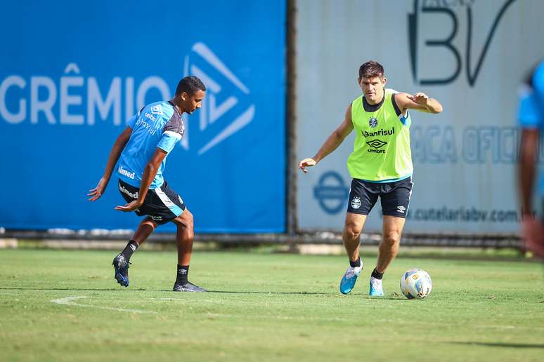 Reformulação na defesa, Grêmio pode fazer alterações para enfrentar o São José; confira a possível formação