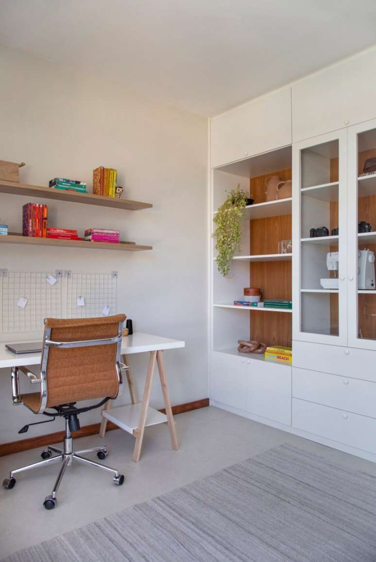 The fish tile covered kitchen island is a highlight of this home. Travessa Architecture Project. In the photo, study, white table, shelf, white bookcase. The fish tile covered kitchen island is a highlight of this home. Travessa Architecture Project. In the photo, study, white table, shelf, white bookcase.