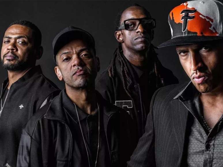 A imagem mostra Edi Rock, Kl Jay, Ice Blue e Mano Brown, dos Racionais MCs.