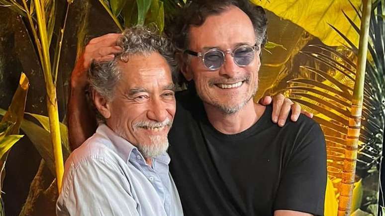 Enrique Diaz makes a joke after the web discovers his relationship with Chico Diaz