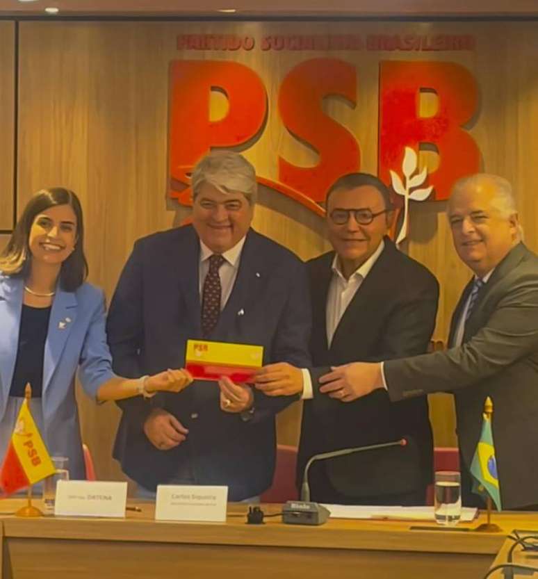Filia&ccedil;&atilde;o de Jos&eacute; Luiz Datena ao PSB. Participaram do evento a pr&eacute;-candidata &agrave; Prefeitura de S&atilde;o Paulo, Tabata Amaral; o presidente da sigla, Carlos Siqueira; e o ministro de Empreendedorismo, da Microempresa e da Empresa de Pequeno Porte, M&aacute;rcio Fran&ccedil;a