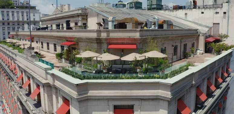 É no topo do edifício histórico do Shopping Light que fica o Espaço Priceless, que abriga o bar-restaurante Abaru, com cardápio assinado pelo chef Onildo Rocha