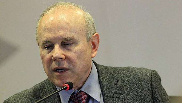 The Lula government is pushing to put Mantega in the presidency of Vale