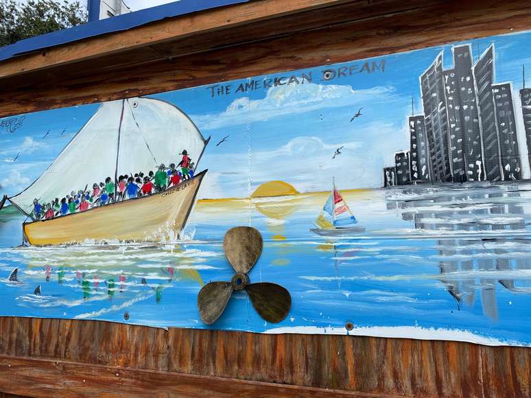 Um mural no restaurante Chef Creole retrata o 'sonho americano' dos haitianos