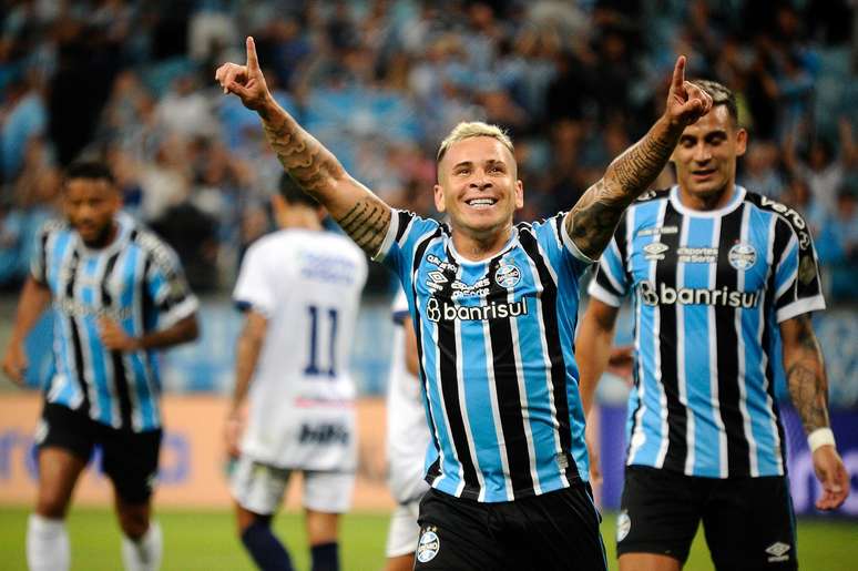 Goleada do Grêmio com Soteldo como destaque recupera time no Gauchão