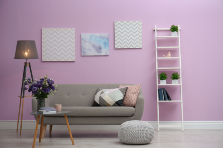 14. Combinação de roxo e cinza no décor traz equilíbrio sofisticado e contemporâneo ao ambiente – Foto: Shutterstock