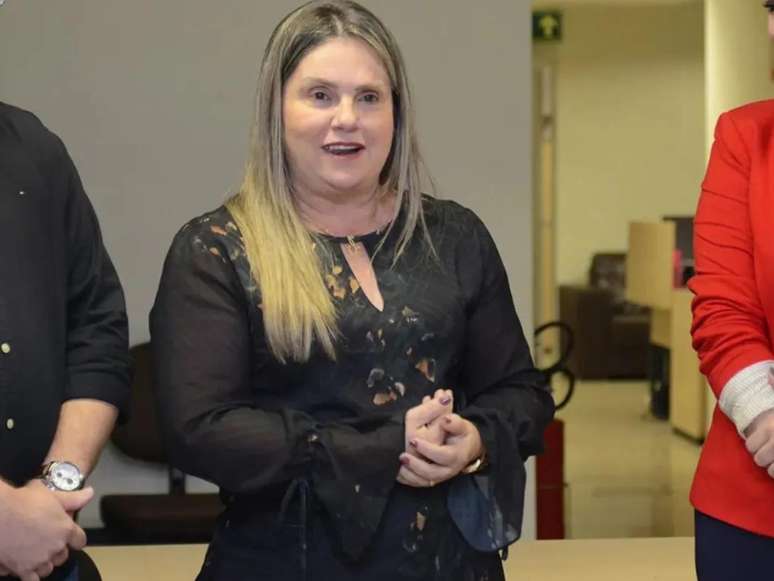 A imagem mostra a educadora Cleizinir Divina dos Santos, mulher branca, escolhida pela prefeitura de Palmas para comandar a pasta de Igualdade Social da cidade.