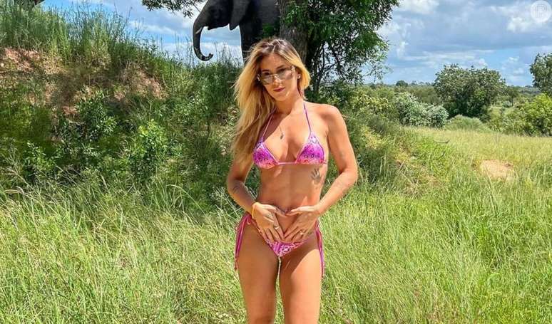 Bikini with thong and…boots?  Virginia Fonseca highlights her butt behind her head in a new ‘fashion’ and internet users massacre her: ‘In bad taste’