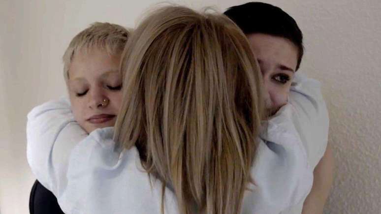 Ano, Aza e Amy se encontram pela primeira vez em Leipzig, na Alemanha, onde Aza mora hoje