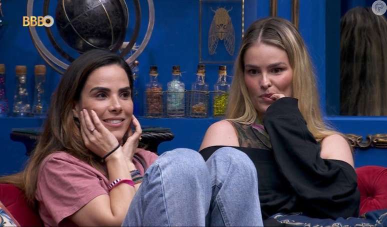 Wanessa Camargo e Yasmin suspeitam que Davi esteja se aproximando de Bia por interesse.