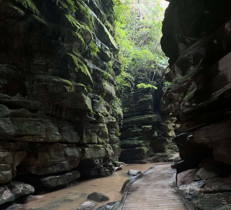 A entrada da caverna que leva até a cachoeira Buraco do Padre