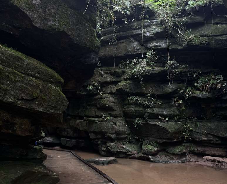 A entrada da gruta onde está localizado o Buraco do Padre