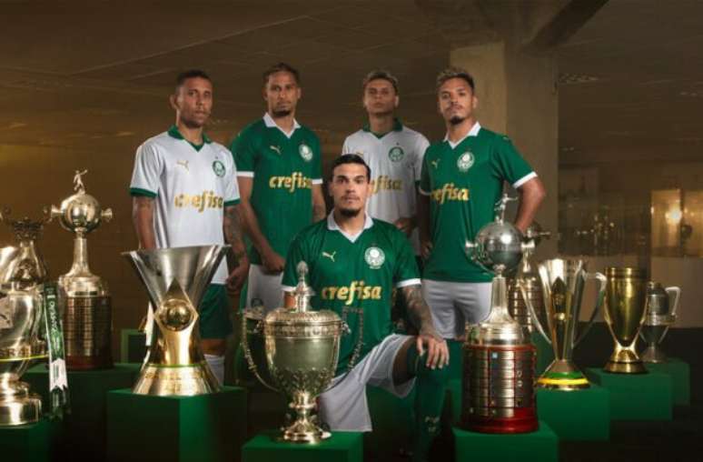 Palmeiras apresenta novos uniformes para a temporada 2024