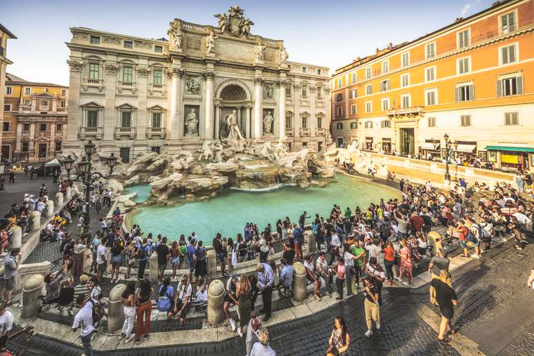 Fontana di Trevi é um dos pontos turísticos mais concorridos de Roma