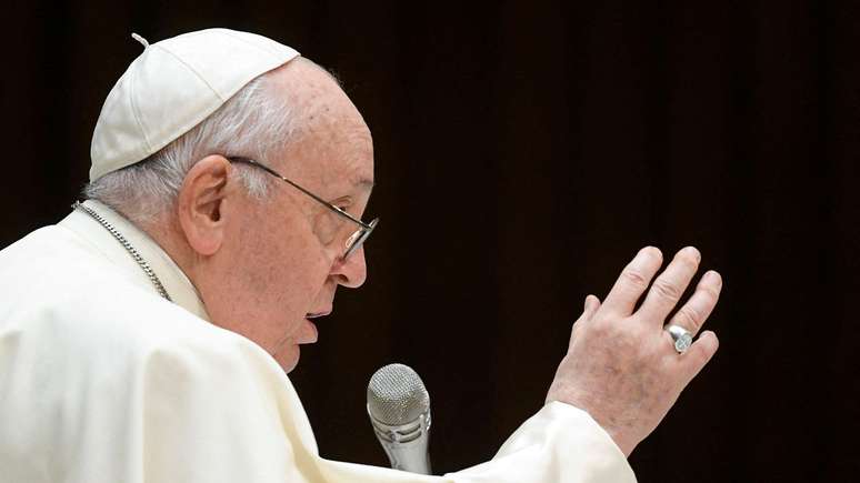 O papa enfatizou que essas bênçãos não devem ser realizadas em um contexto litúrgico