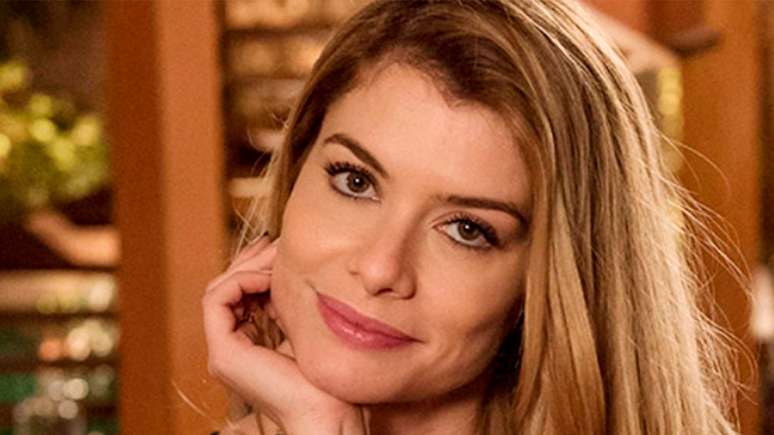 Alinne Moraes shows a rare photo with her son in Bahia and fans react