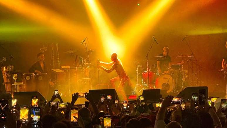 Ney Mato Grosso se apresenta em pr&eacute;via carnavalesca no Recife 