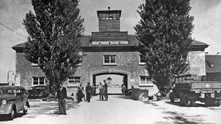 Esta imagem mostra a parte externa do campo de concentração de Dachau