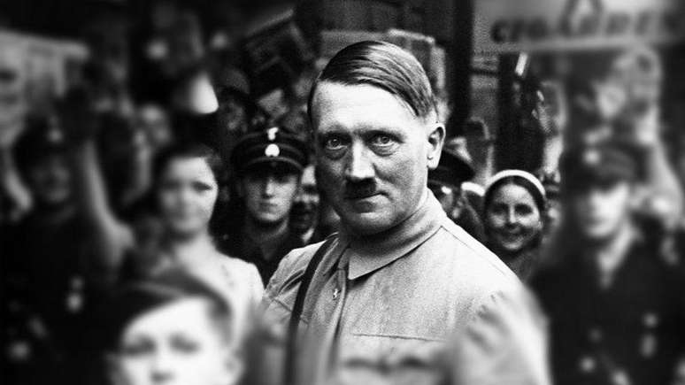 Não foi possível levar Adolf Hitler à Justiça pelos seus crimes porque ele se suicidou antes do final da Segunda Guerra Mundial