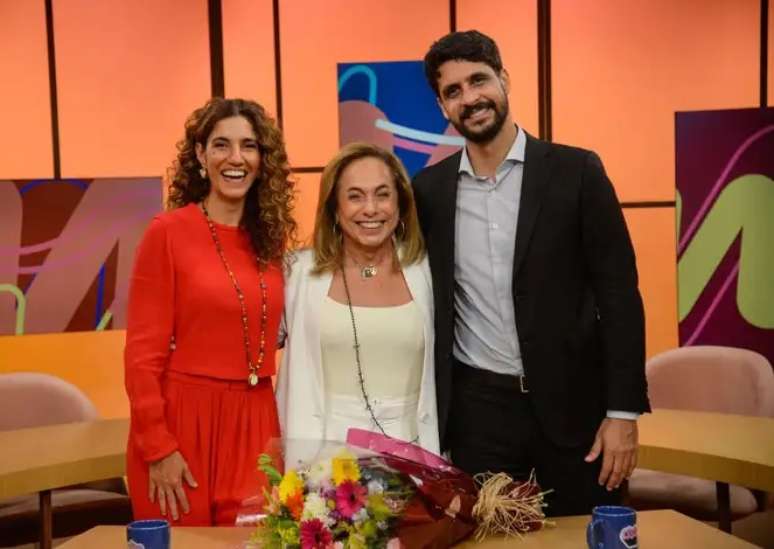 A apresentadora com a diretora de Conteúdo e Programação, Antonia Pellegrino, e o diretor da Empresa Brasil de Comunicação (EBC), Jean Lima