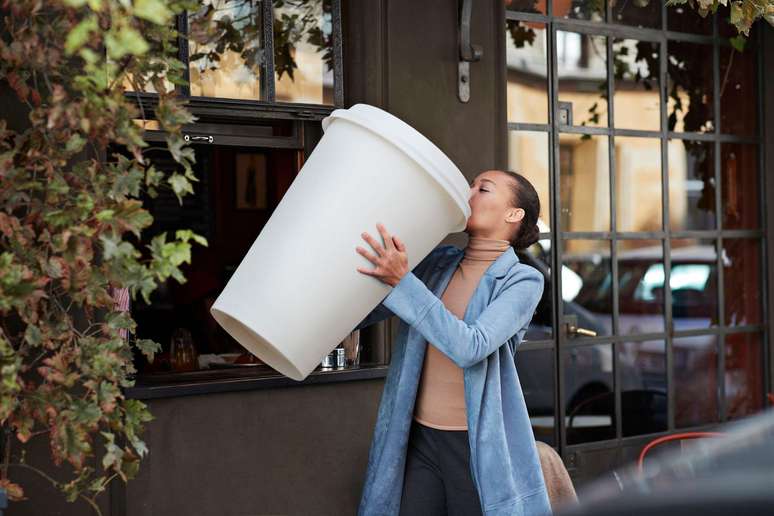 Os efeitos colaterais que você sentirá ao abandonar a cafeína dependem de quanto você consome