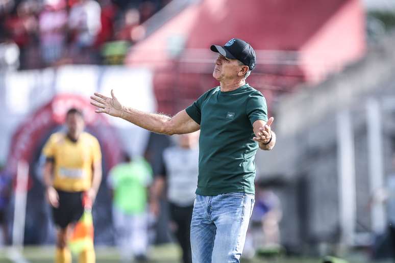 VÃO CHEGAR? Renato fala sobre reforços, após a vitória do Grêmio