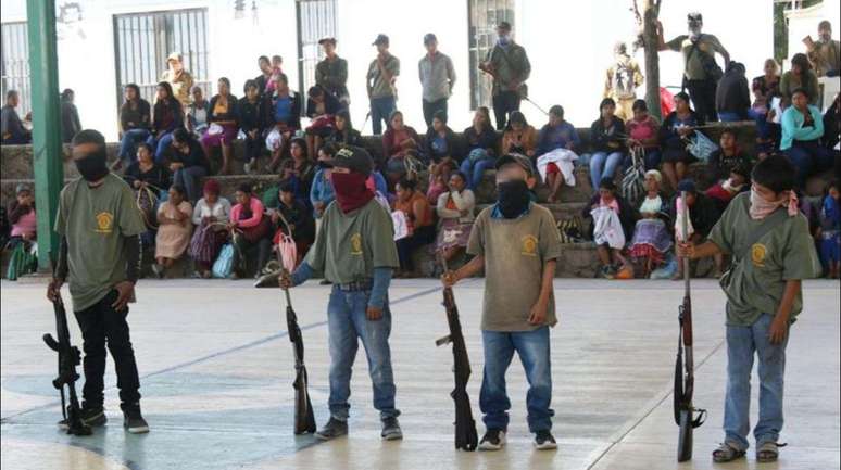 Os menores t&ecirc;m entre 11 e 15 anos