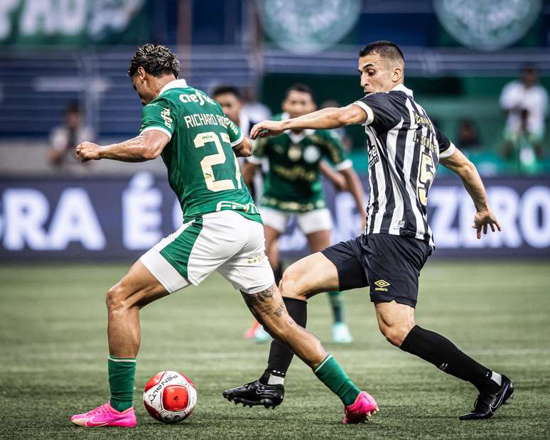 João Schmidt em duelo contrao Palmeiras. (Divulgação/ Santos FC)