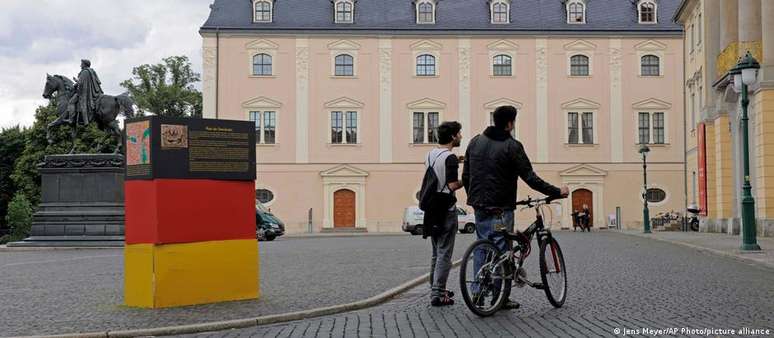 In East Germany, 20% feel “left behind”