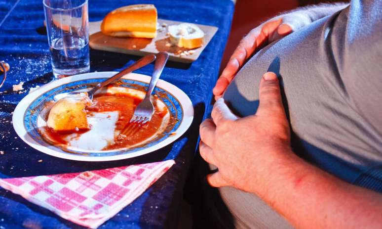 Nutróloga ensina o que fazer depois de exagerar no fim de semana