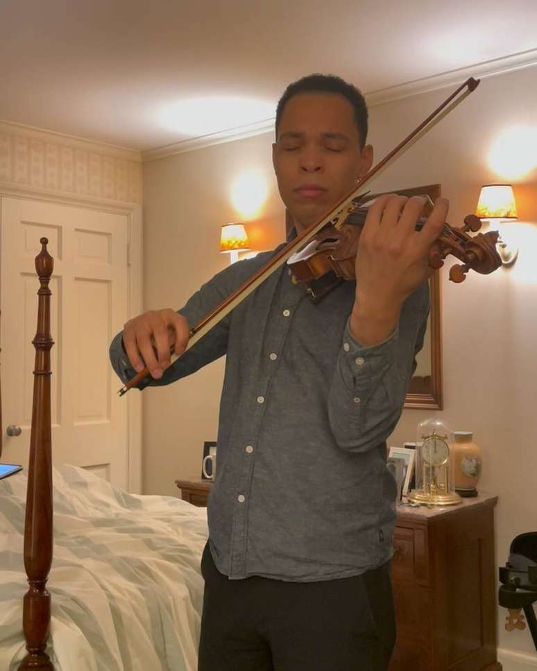 O violinista brasileiro Nathan Amaral venceu prêmio nos EUA