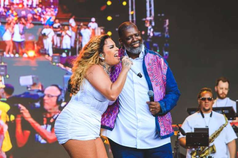 Gloria Groove faz show focado na m&uacute;sica e vozeir&atilde;o de P&eacute;ricles