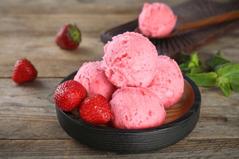 Creamy strawberry ice cream Creamy strawberry ice cream