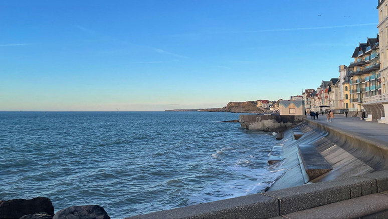 O pared&atilde;o em Wimereux, perto de Boulogne, Fran&ccedil;a