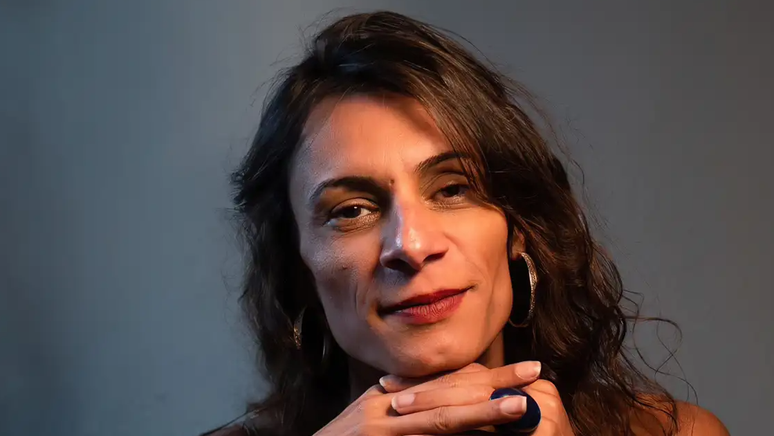 Presença de trans nas artes reduz preconceito, afirma Renata Carvalho