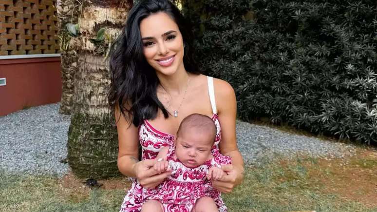 Cuteness!  Bruna Biancardi shows herself ‘conversing’ with her daughter and delights the web