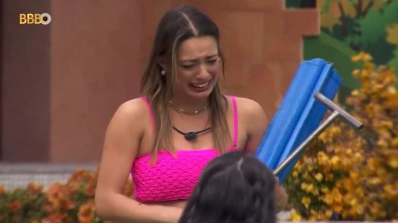 ‘BBB 24’: Beatriz Cries When She Receives a Gift From Her Family: ‘It Means Everything to Me’