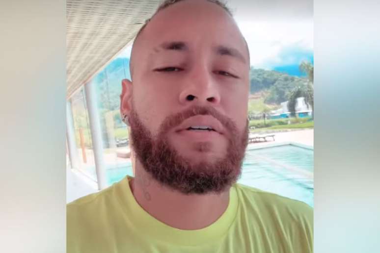 Neymar mostrou barriga em vídeo nas redes sociais