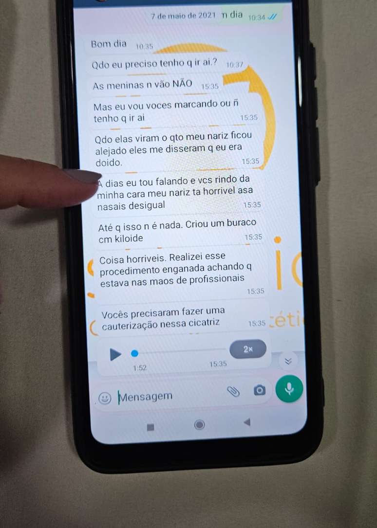 A polícia encontrou no celular da dentista mensagens de clientes insatisfeitas com os procedimentos cirúrgicos