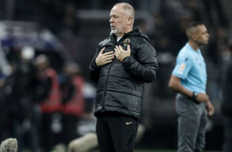 Mano Menezes analyzes the defeat and asks Corinthians for reinforcements