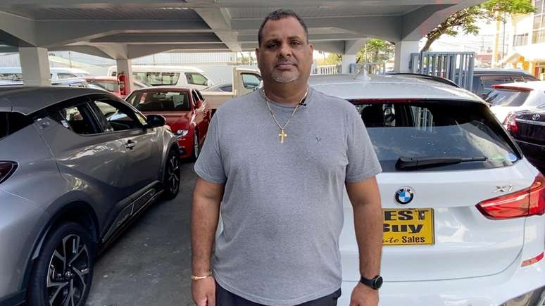 O empresário Richard Singh vende carros importados em Georgetown
