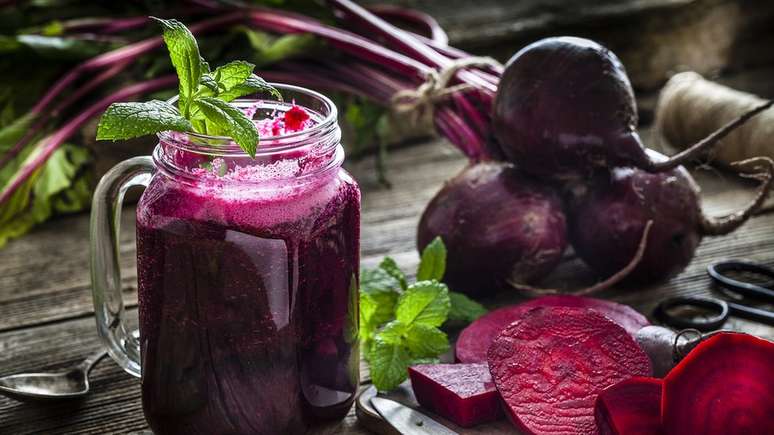 O suco de beterraba pode ser uma boa maneira de obter todos os benefícios deste alimento