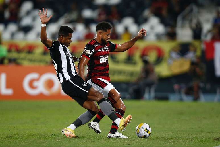 Pablo em ação pelo Flamengo diante do Botafogo em 2022 (Photo by Wagner Meier/Getty Images)