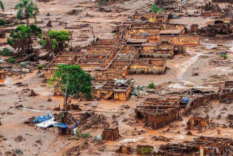 Em Brumadinho, 270 pessoas perderam a vida soterradas depois que uma grande quantidade de resíduos de mineração foi despejada nos arredores do Rio Paraopeba.