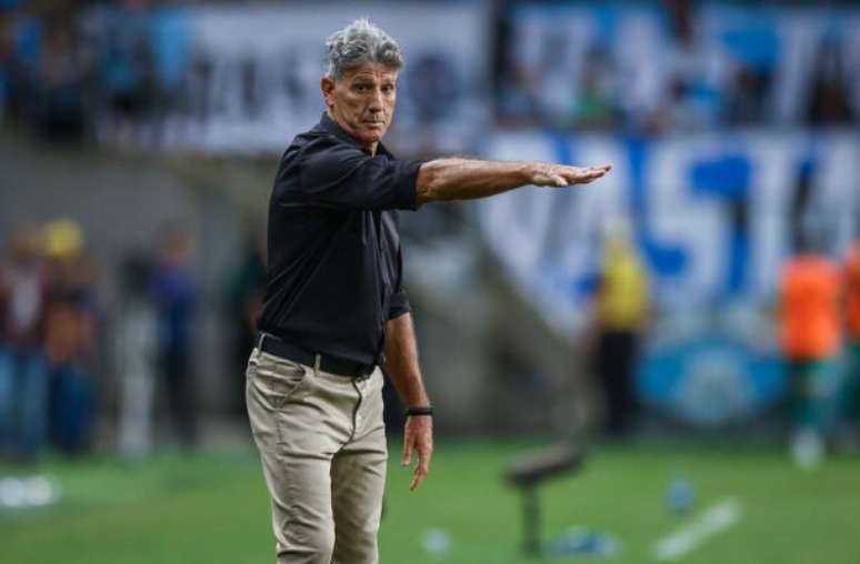 Técnico do Grêmio critica desempenho de JP Galvão