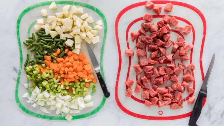 Cross-contamination of food: what is it and how to avoid it in the kitchen?