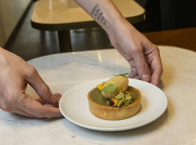 Tortinha de matcha com café e sorbet de cold brew com laranja fica em cartaz até o final do mês no Itaim. FOTO TABA BENEDICTO / ESTADAO