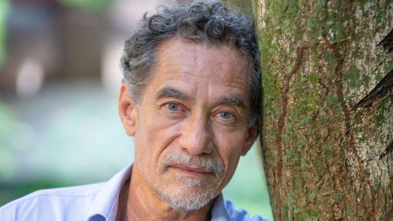 The handsome son of Chico Diaz follows his father and uncle’s vocation in the artistic life