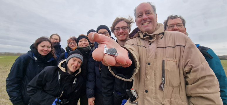 Caçadores de meteoritos recuperam fragmentos raros do asteroide 2024 BX1