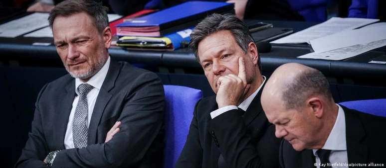 Coaliz&atilde;o de governo teve de negociar solu&ccedil;&otilde;es para readequar o Or&ccedil;amento ap&oacute;s rev&eacute;s na Justi&ccedil;a  